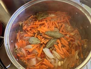 ハーブと野菜の重ね煮風スープ