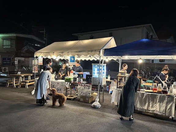 静かに佇む流灯を楽しむ平日の夜の画像3