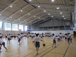 昼休みの体育館開放