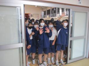東中の生徒をお見送り♪