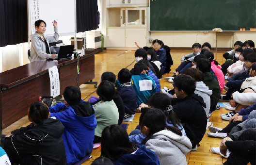 小学校での出張授業の様子。子どもたち。