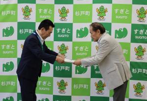 答申書提出の様子