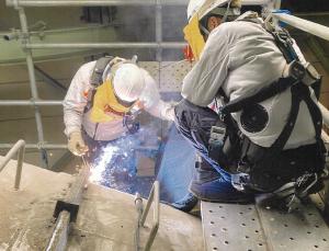 煙道の溶接補修