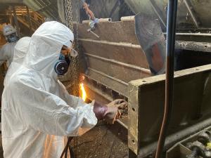 既設コンベヤ解体の様子