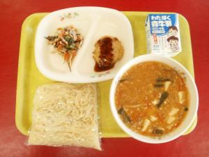 中学校は、卒業式のため給食はありません。 