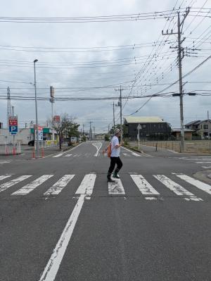 横断歩道を渡ります