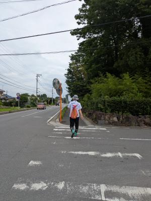 引き続き横断歩道を渡って