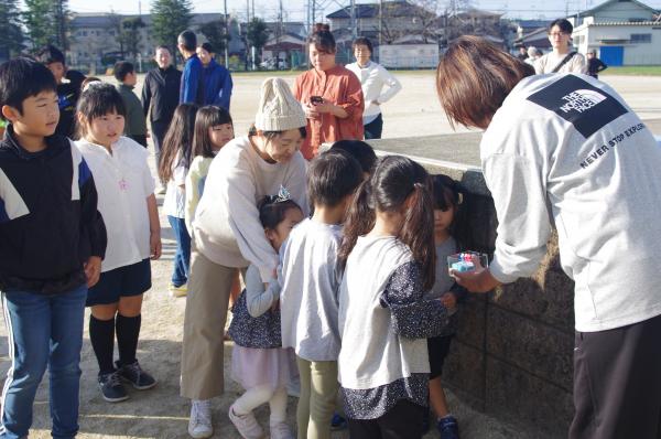 お菓子配り