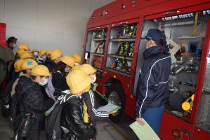 3年生　消防署見学【社会】　