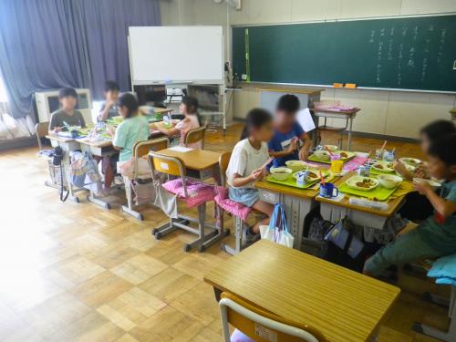 給食3